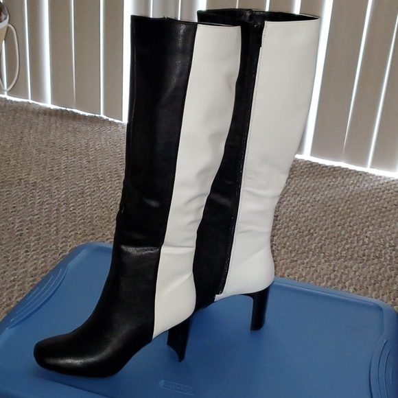 NIB BAMBOO 5.5 Blk & Wht Knee-High Boots - Picture 4 of 7